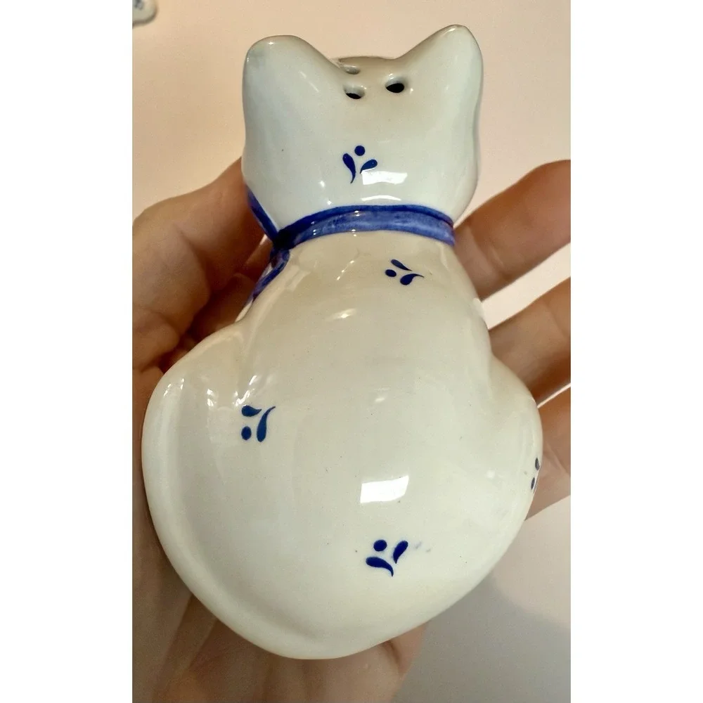 Enesco Blue And White Cat Kitten Salt And Pepper Shakers‎ Set Floral Design